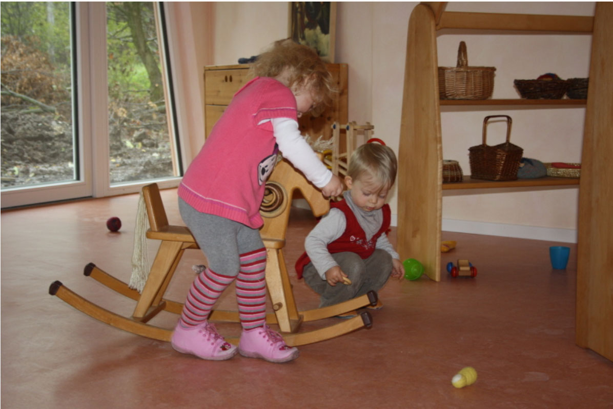 Kinderspiel in der neuen Kinderkrippe Kinderspiel in der neuen Kinderkrippe
